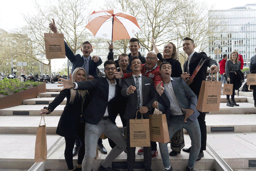 Het team van Brand Solutions in actie tijdens een wervingscampagne